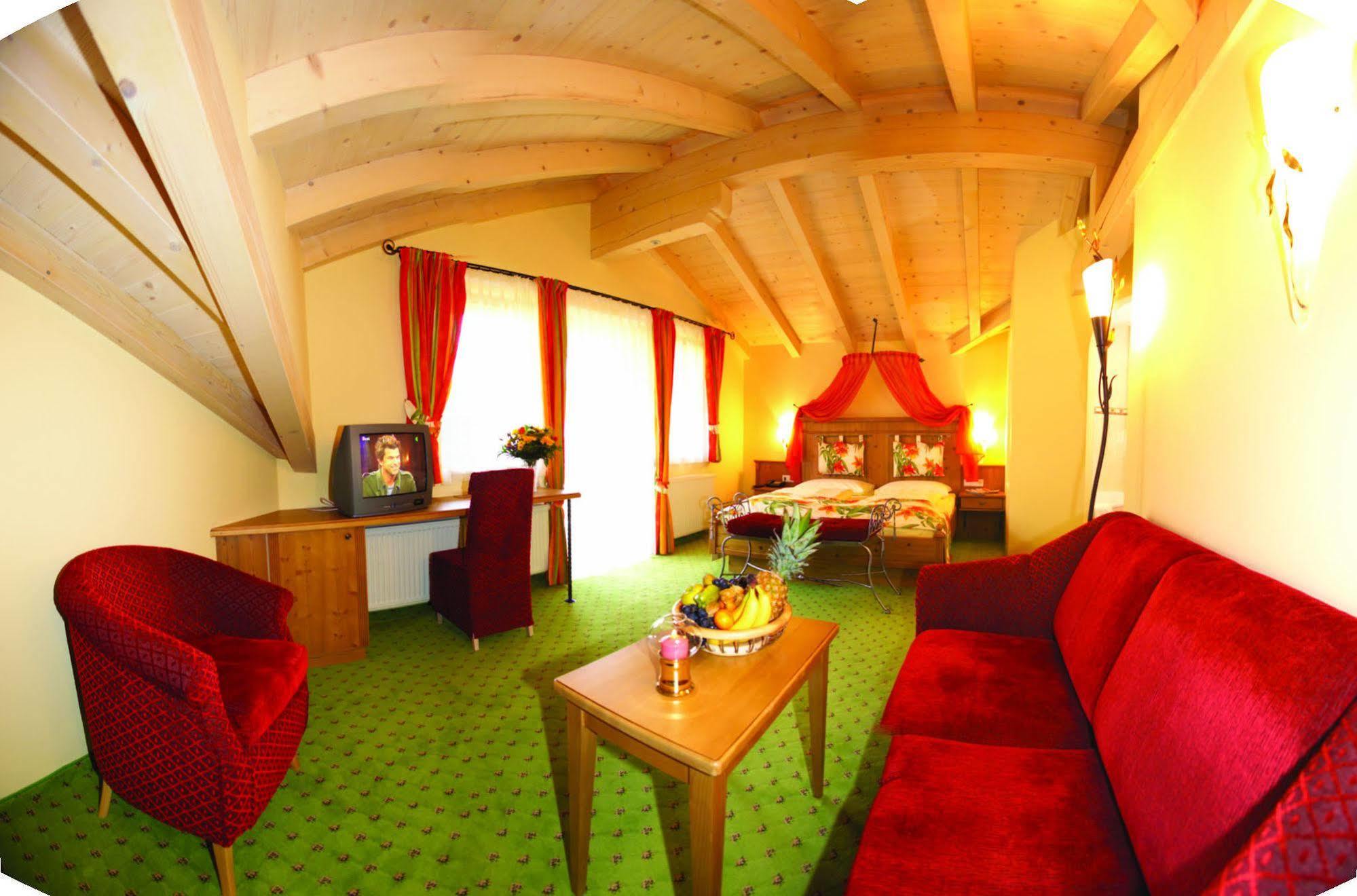 Hotel Vitaloase Zu Den Drei Bruedern Unken Dış mekan fotoğraf